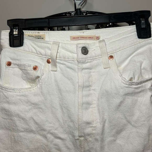 Levi’s White High Rise Ribcage Straight Jean - Picture 6 of 8